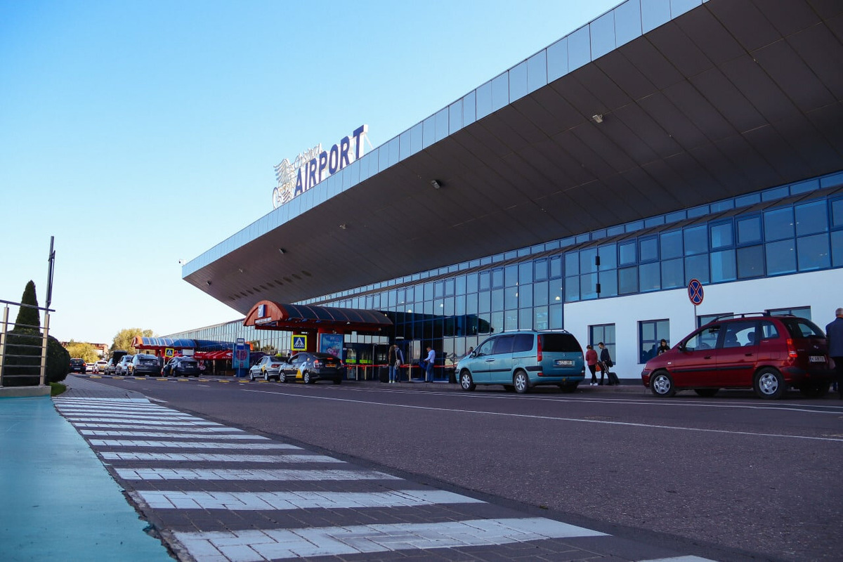 Из Кишинева можно улететь прямым рейсом более чем в 30 городов, включая Вену, Милан, Париж, Прагу, Берлин, Дубай и Венецию. Прямое авиасообщение с Россией по состоянию на февраль 2025 года приостановлено. Фото: Telegram-канал аэропорта Кишинёва