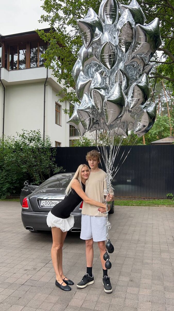    Старшему сыну Елены Перминовой исполнилось 16 летСоцсети Елены Перминовой