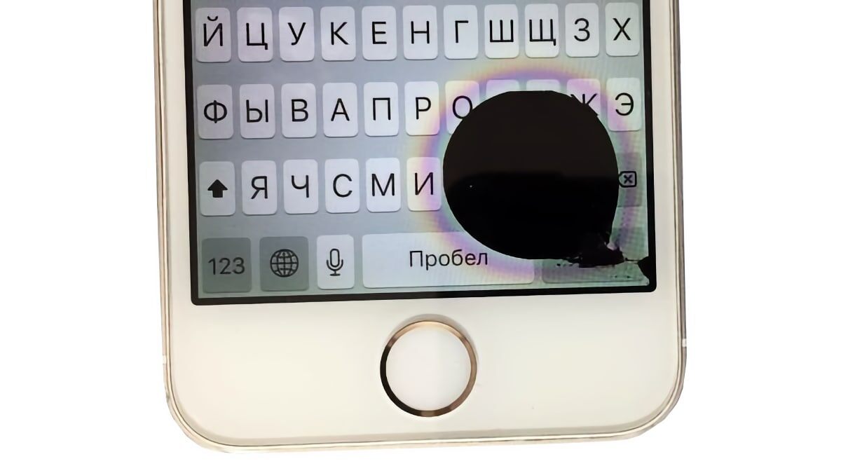Чёрное пятно с чёткими краями на экране iPhone (не лечится)