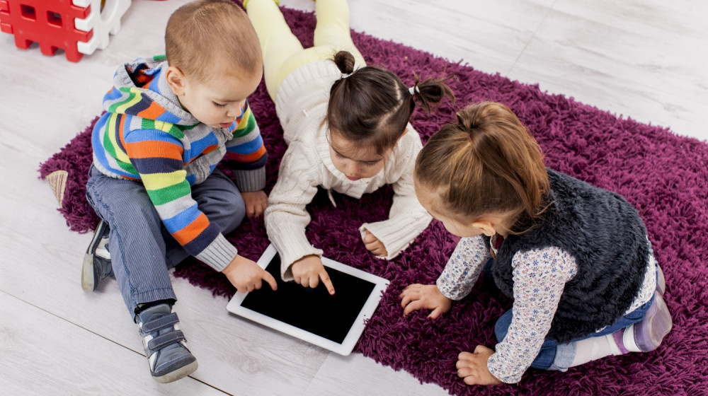    Ребёнок и гаджет: Кто умнее и почему проигрывает?