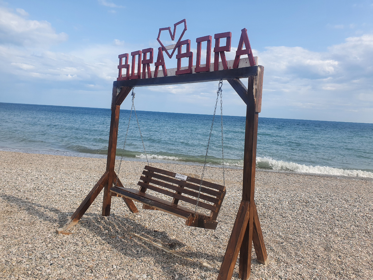 Пляж Бора-Бора  у холма Юнге