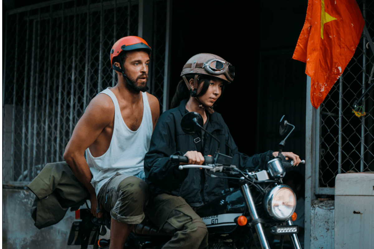 Павел Попов в сериале "Высокий сезон"@ Онлайн-кинотеатр Star