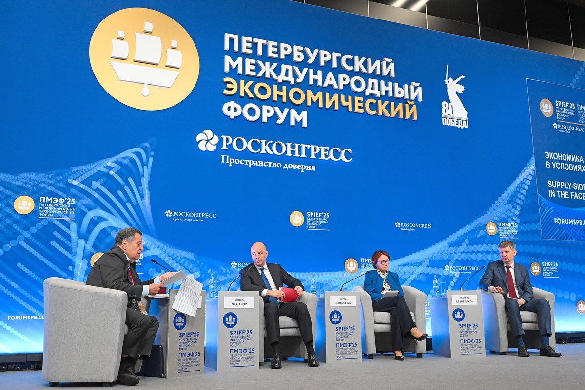    Финансовый блок правительства отмечает охлаждение российской экономики. /РИА Новости