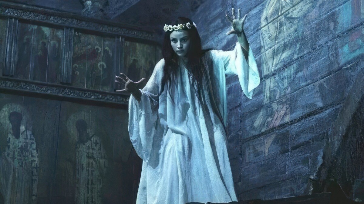 Образ инфернальной панночки в исполнении Варлей - ключевой для создания атмосферы зловещей безысходности