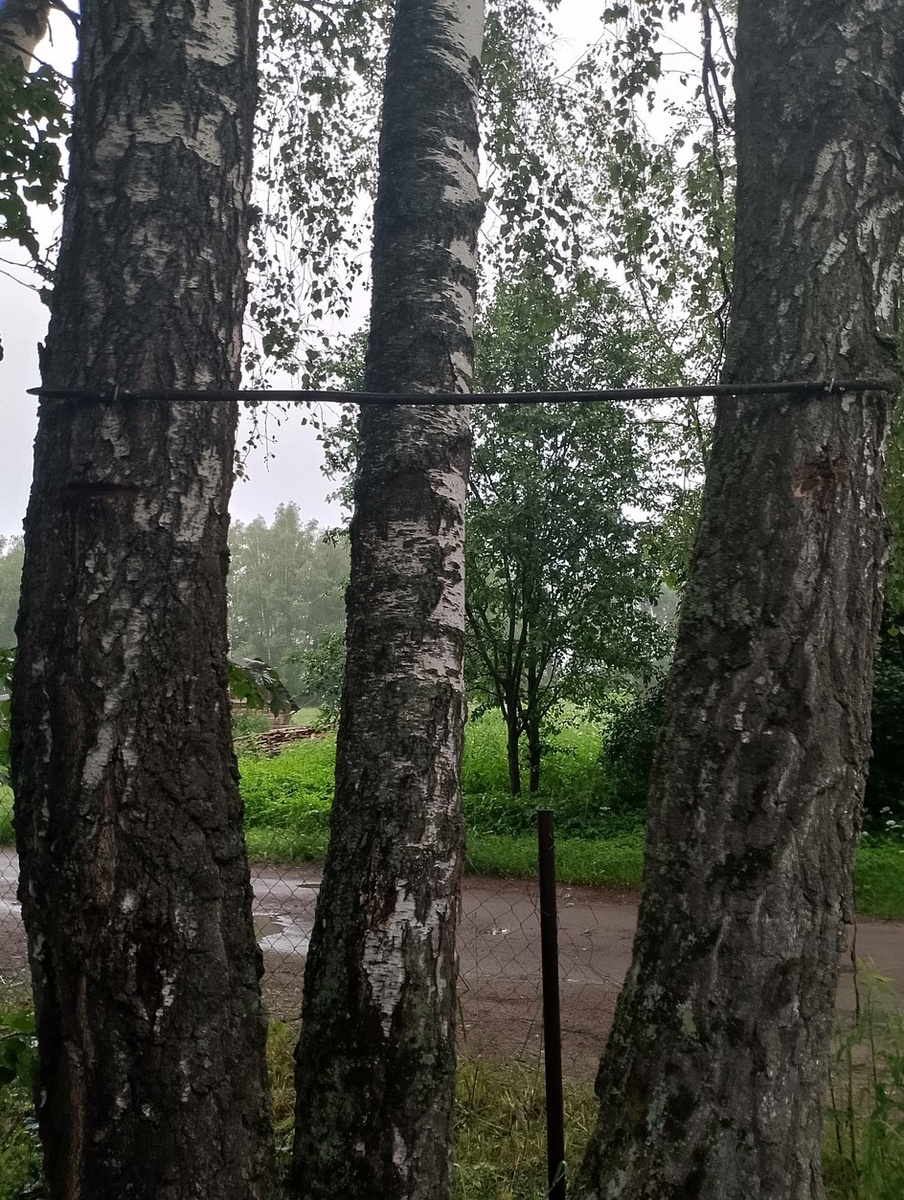 Урок я извлек, турник отремонтировал на следующий день. Прибил и повыше, и получше )