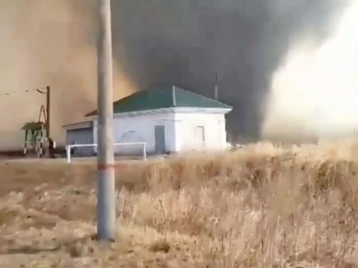    Огненный смерч в Приморье© Кадр видео очевидца