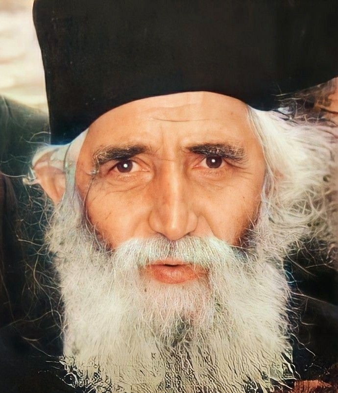 Паисий Святогорец - схимонах Константинопольской Православной Церкви, один из самых уважаемых греческих старцев и духовных лидеров греческого народа XX века. Источник: https://vk.com/bookmarks?from_menu=1&w=wall-212130152_100190