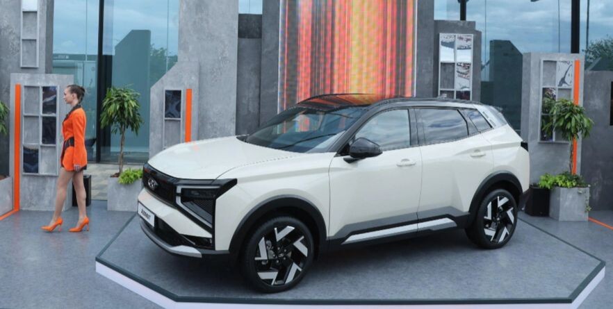 Lada AZIMUT, представленная на ПЭМФ-2025 и называемая кроссовером