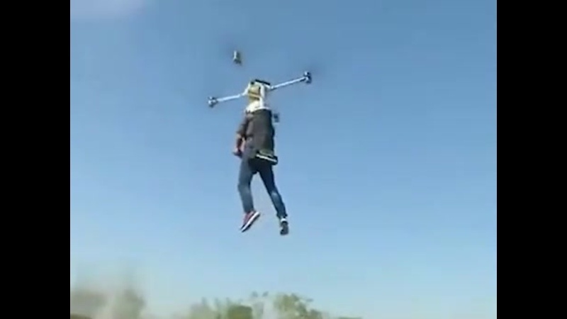 Китайцы уже разрабатывают дрон-рюкзак, способный перемещать человека.