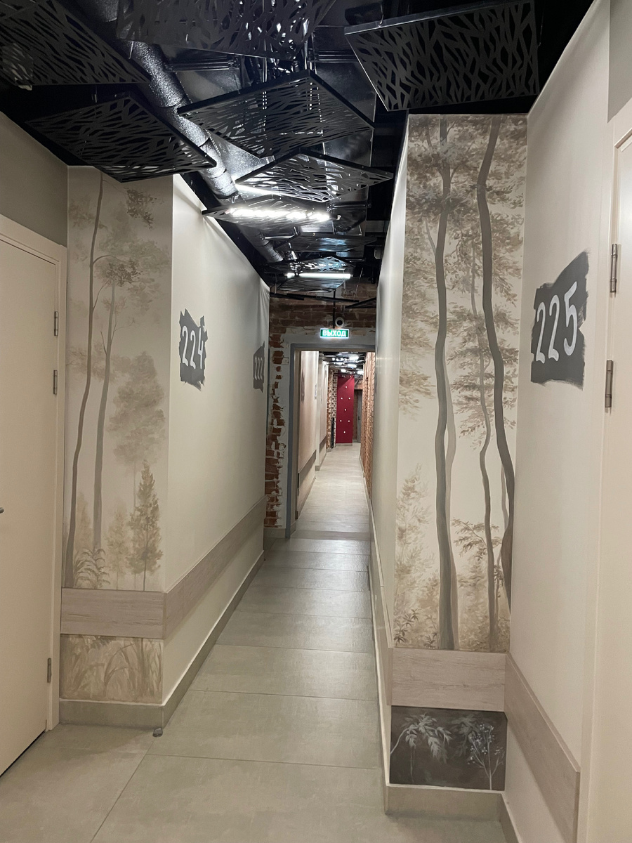 Роспись стен в отеле "Ботаника" в классическом флористическом стиле