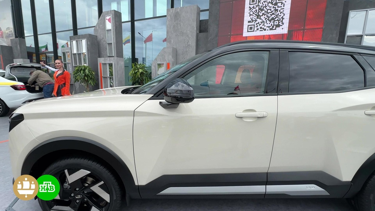    «АвтоВАЗ» представил новый кроссовер Lada Azimut