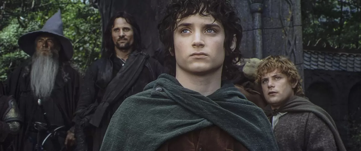 кадр из кинотрилогии "Властелин Колец" (2001-2003), снятой режиссёром Питером Джексоном