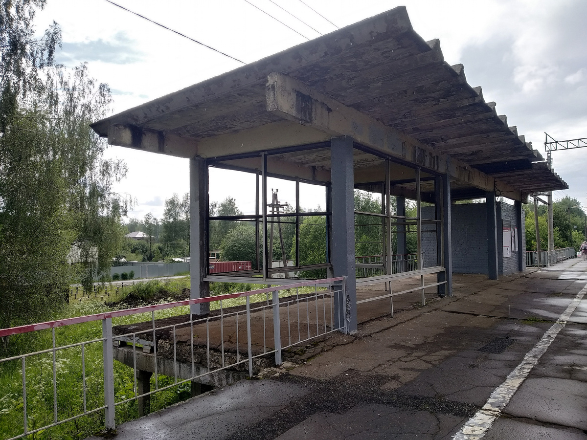 Навес пл. "Колонтаево" в 2025 году в сторону Фрязево, фото автора
