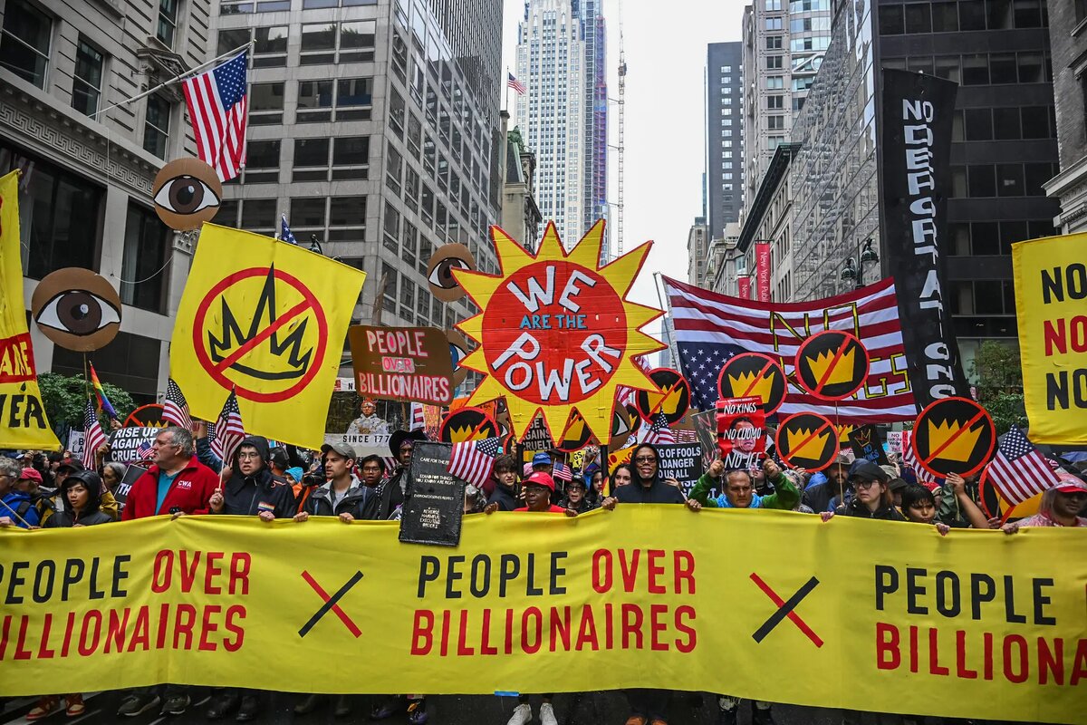 Один из множества митингов «No Kings», прошедших по всему государству США.