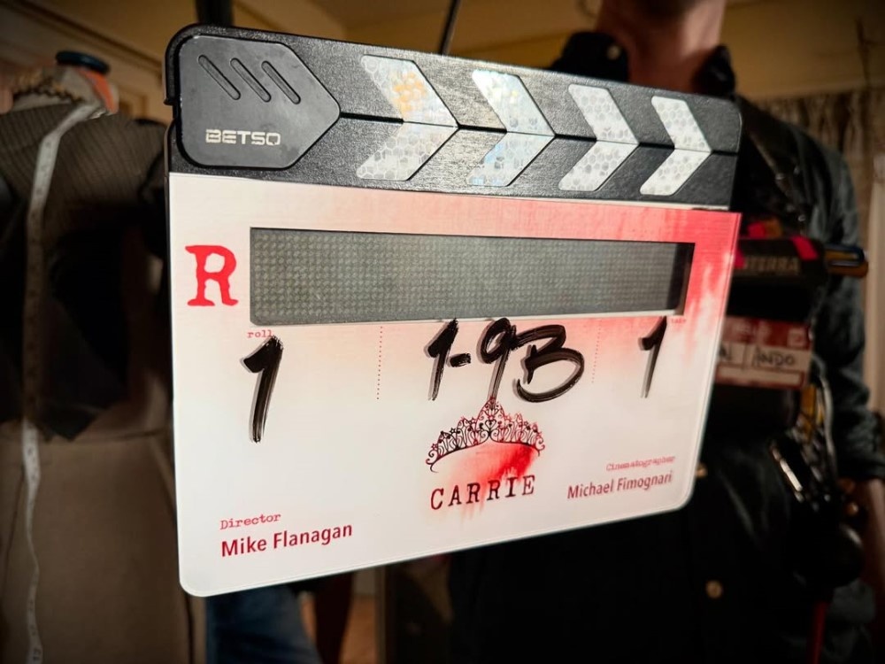     Кадр со съемок сериала «Кэрри» / Фото: соцсети Майка Флэнагана