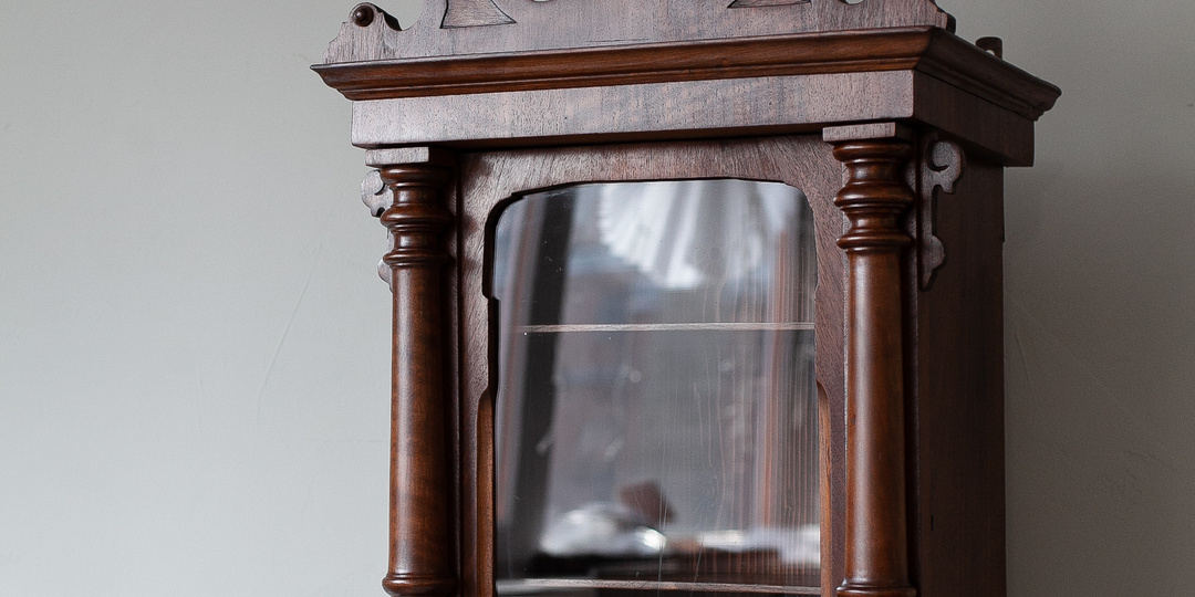 Восстановление антикварного шкафчика