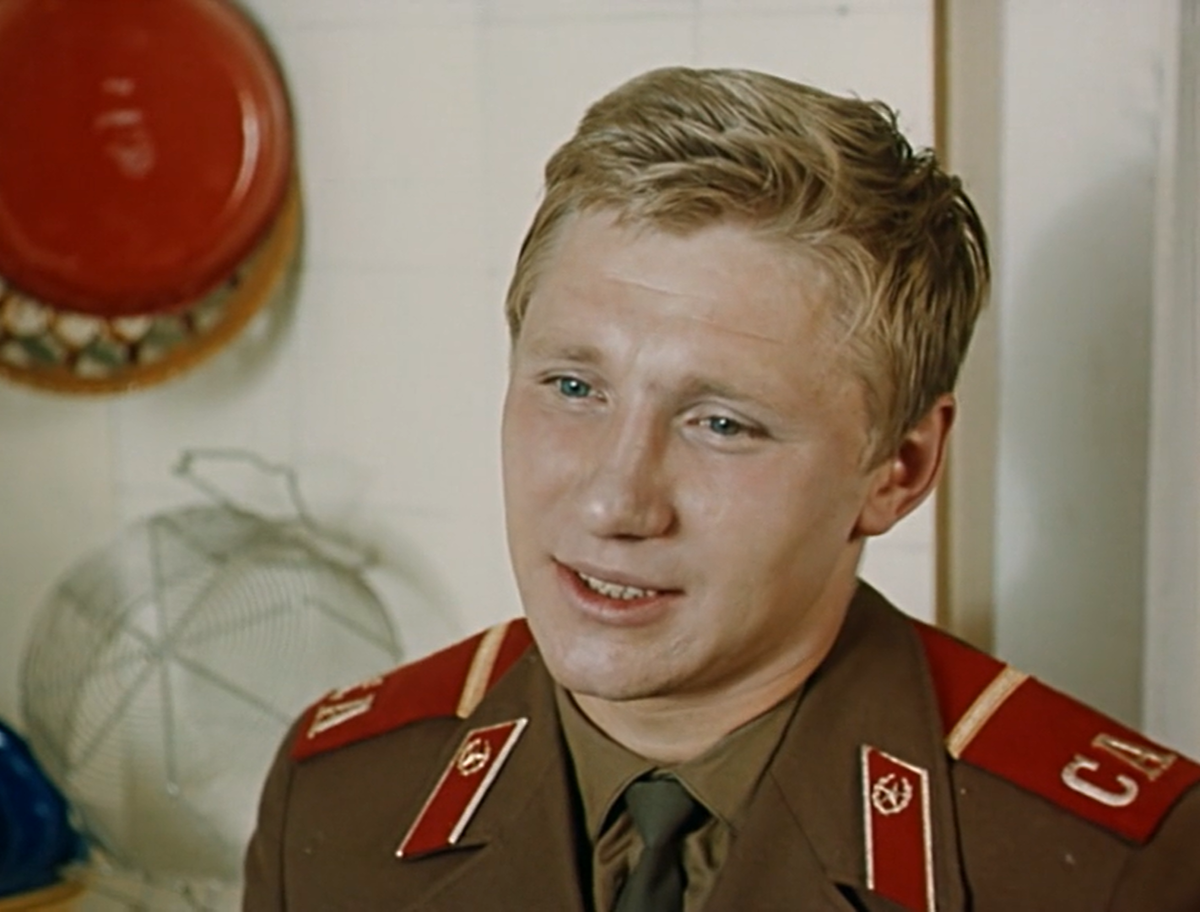 Кадр из кинофильма "Семь невест ефрейтора Збруева", 1970 г., режиссер Виталий Мельников, сценарист Владимир Валуцкий, композитор Георгий Портнов (скриншот)