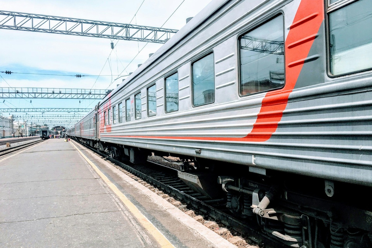     Простой вопрос, на который лишь немногие знают ответ: почему стучат колеса поезда