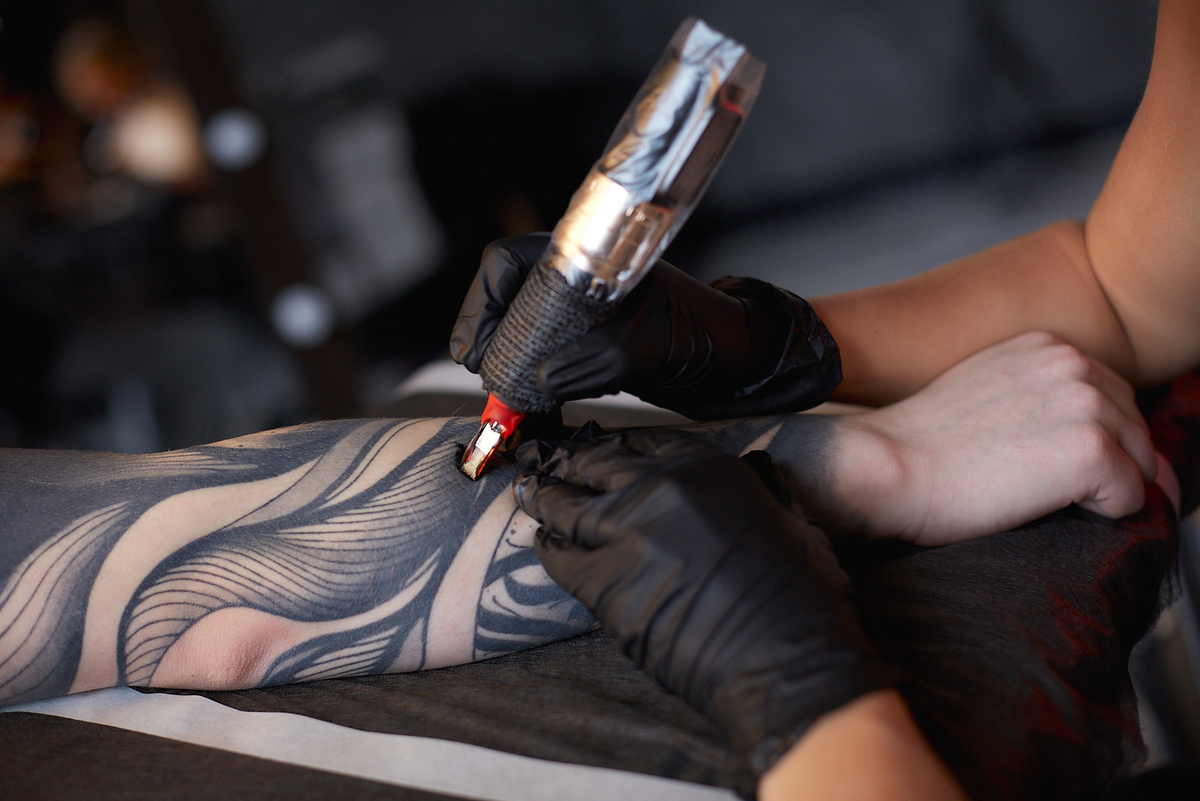 Ваш тату-мастер работает 