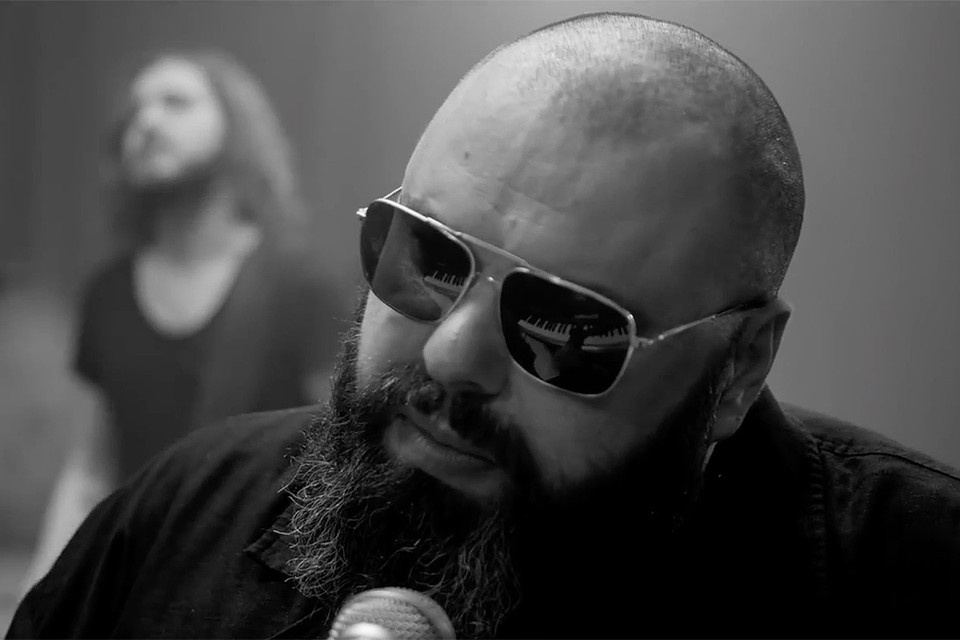    Кадр из клипа Breach The Line Максима Фадеева