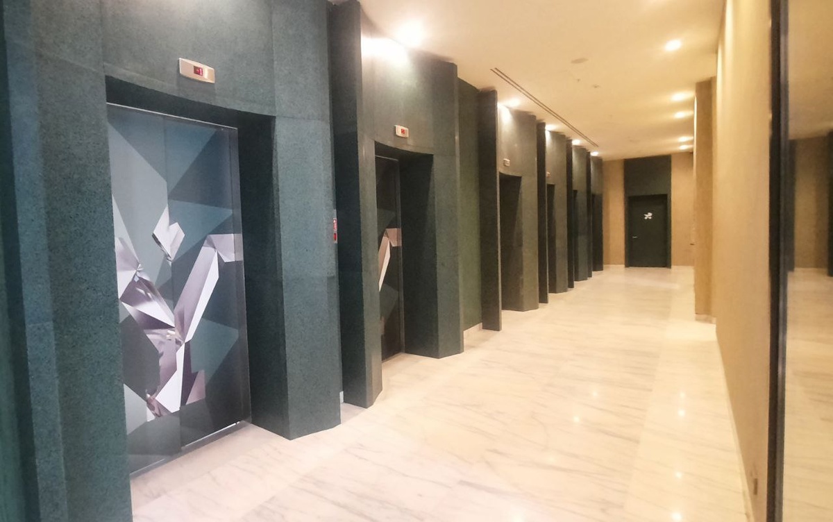 Сразу 6 лифтов в ряд