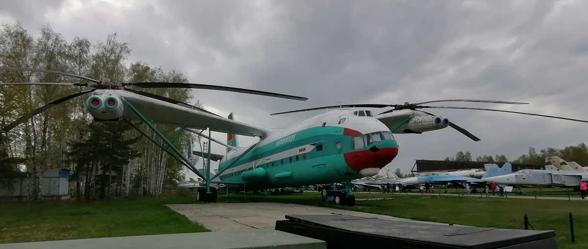 1 экспонат на уличной выставке