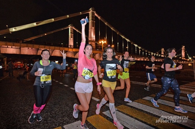    Ночной забег в Москве в 2024 г. Фото: АиФ/ Эдуард Кудрявицкий
