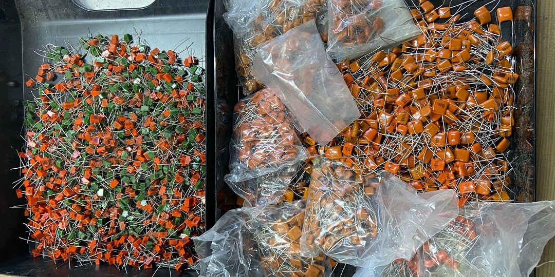 Можно ли еще зарабатывать на радиодеталях с драгметаллами в 2025 году. Рассказываем, где брать радиодетали для сдачи в скупку