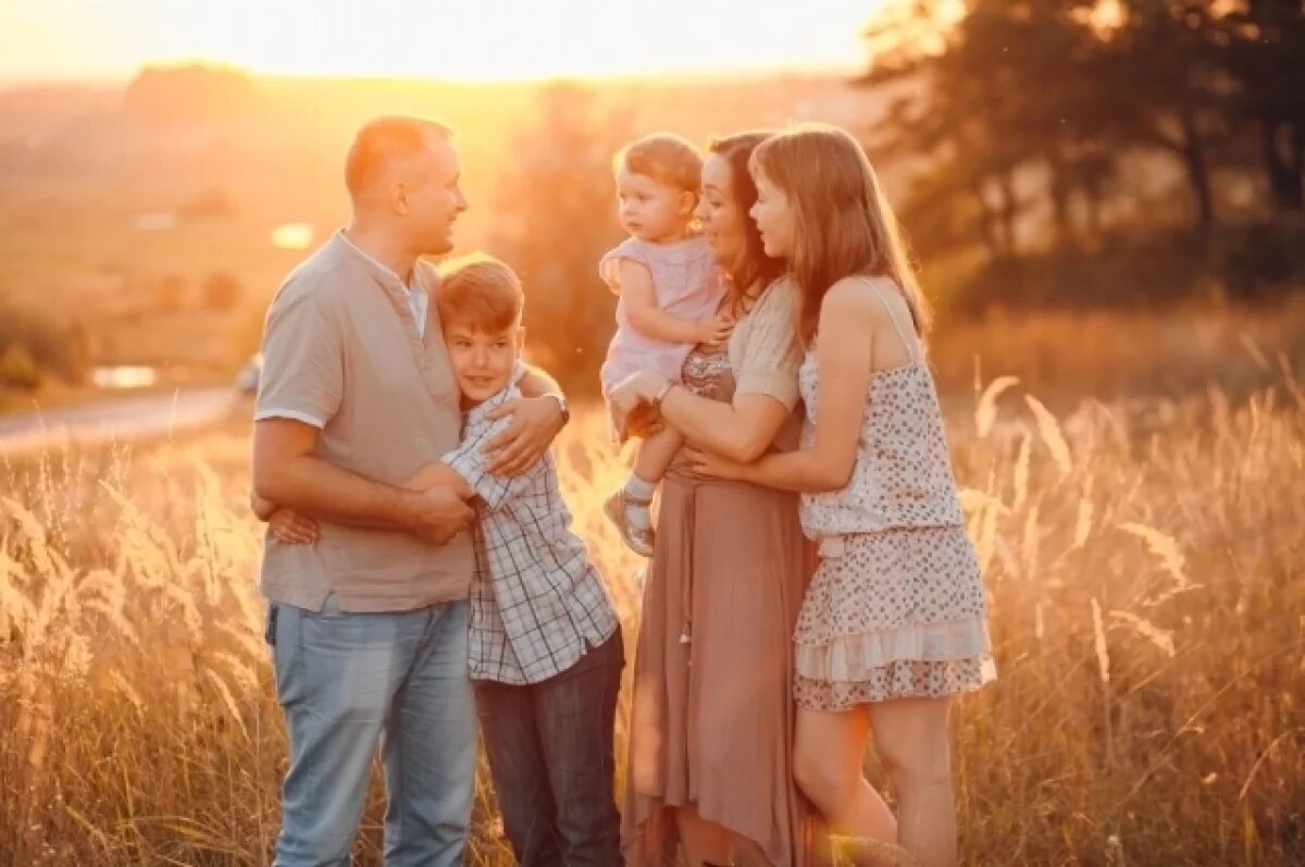    В Свердловской области создают региональную программу по поддержке материнства и детства.