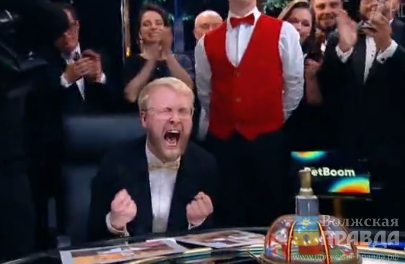 Никита Старун после супер-блица. Скриншот с видеозаписи телеигры ("Первый канал")📷    Хрустальный атом, две Effie и 50 международных наград: лучшим знатоком игры «Что? Где? Когда?» стал волжанин
