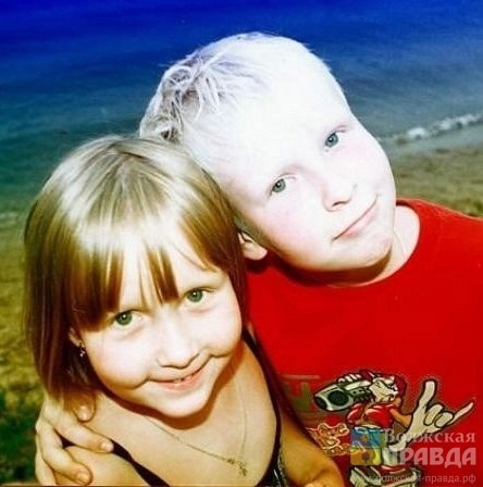 Никита Старун с сестрой📷    Хрустальный атом, две Effie и 50 международных наград: лучшим знатоком игры «Что? Где? Когда?» стал волжанин
