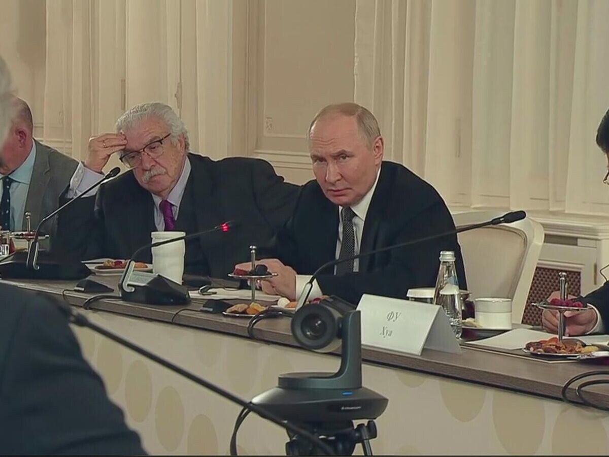    Владимир Путин проводит встречу с руководителями международных информагентств