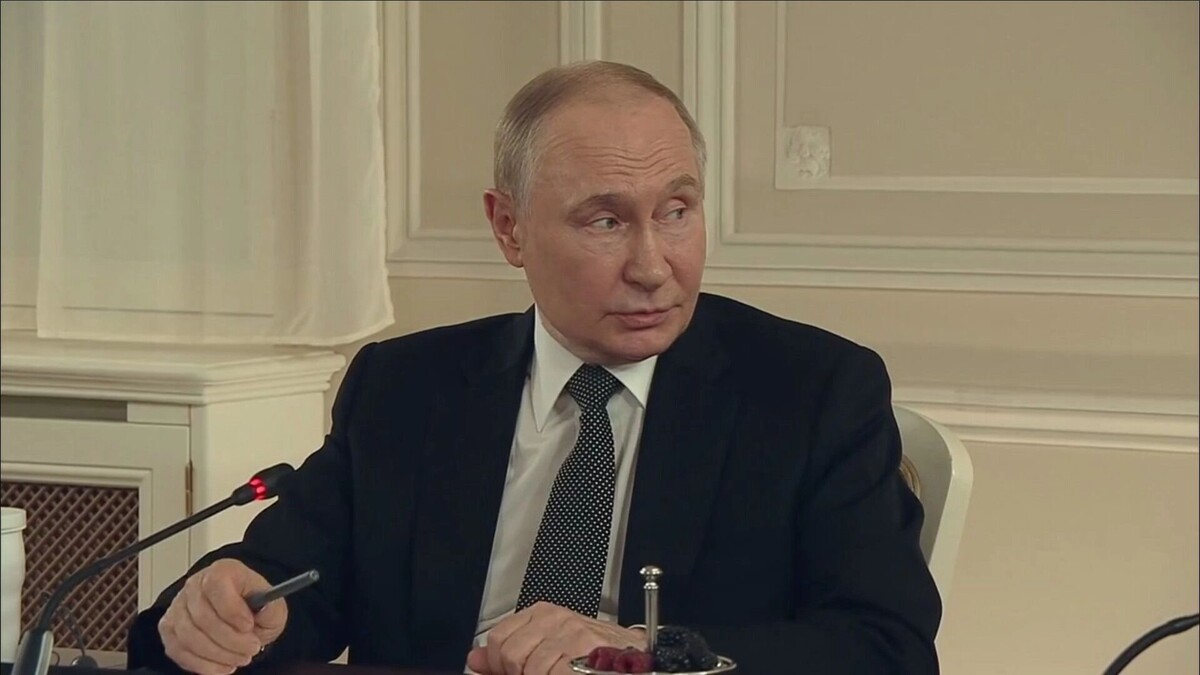 По словам Путина, «если первое лицо нелегитимное, вся система власти становится нелегитимной». Источник: Kremlin.ru