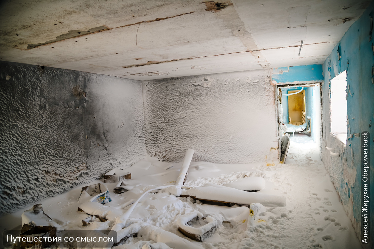 Мы зашли внутрь дома, который умер 30 лет назад, и вот что увидели