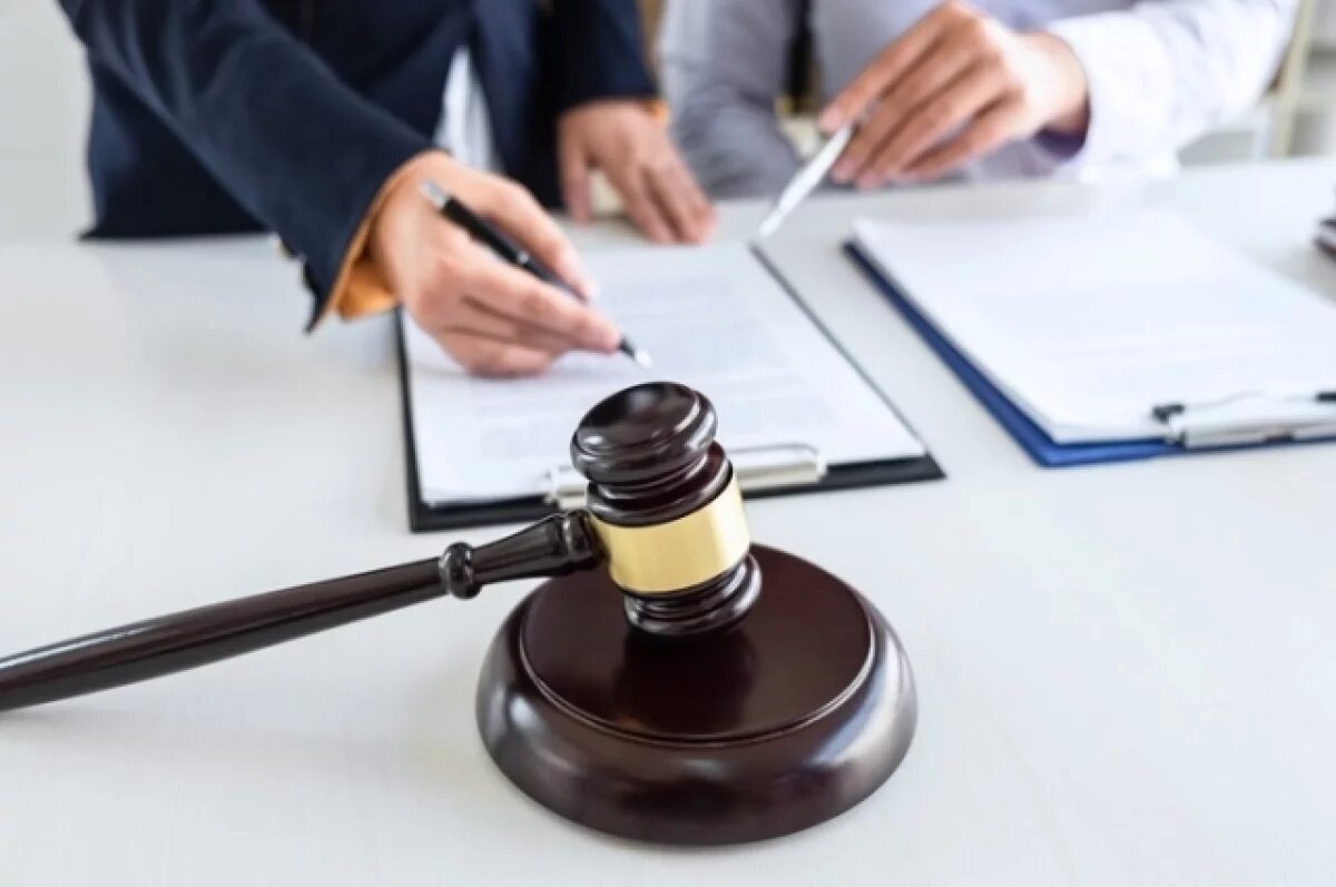    Если человек умер, не оставив завещания, делить его имущество придётся по закону.