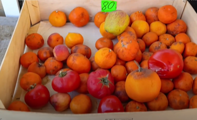    "Свежие" овощи и фрукты. Фото: МОО "Народный контроль".