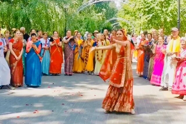    За красивыми действом стоит глубокая философия.