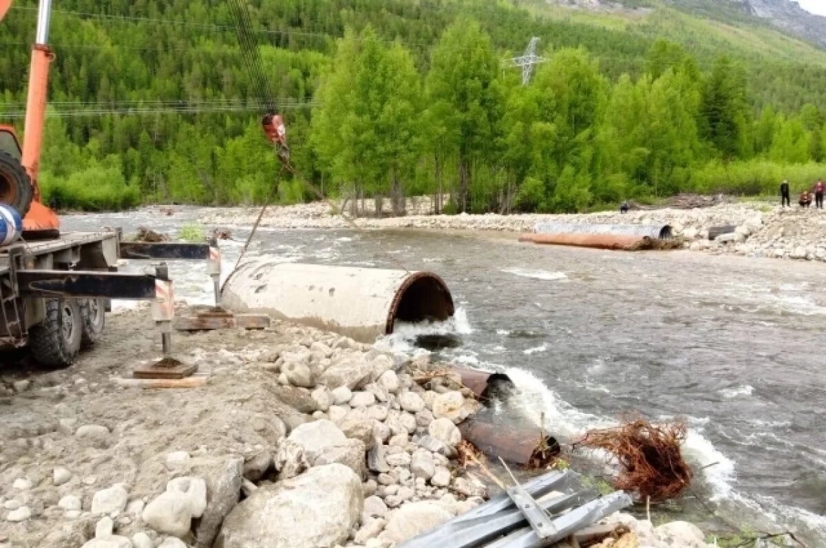    Дорожные службы Бурятии приступили к расчистке русла реки Ковокта
