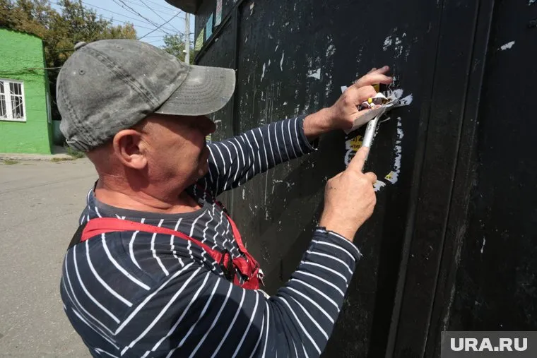 В Перми борются с незаконной расклейкой объявлений
Фото: Максим Кимерлинг © URA.RU