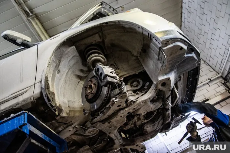  Водитель погиб, меняя тормозные колодки
Фото: Владимир Жабриков © URA.RU