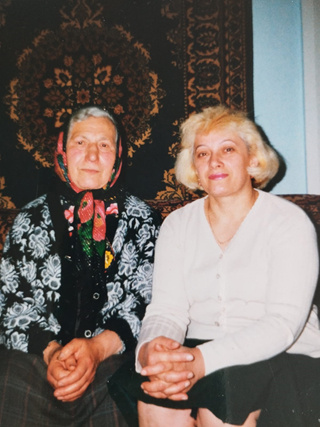 Евдокия Сергеевна Рудус с дочерью Валентиной.