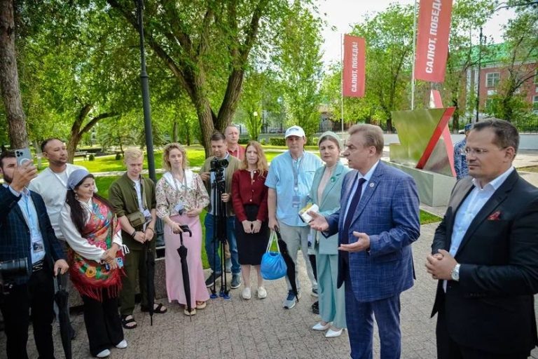    В Оренбурге участники международной экспедиции прошли по «Музейной миле» «О»