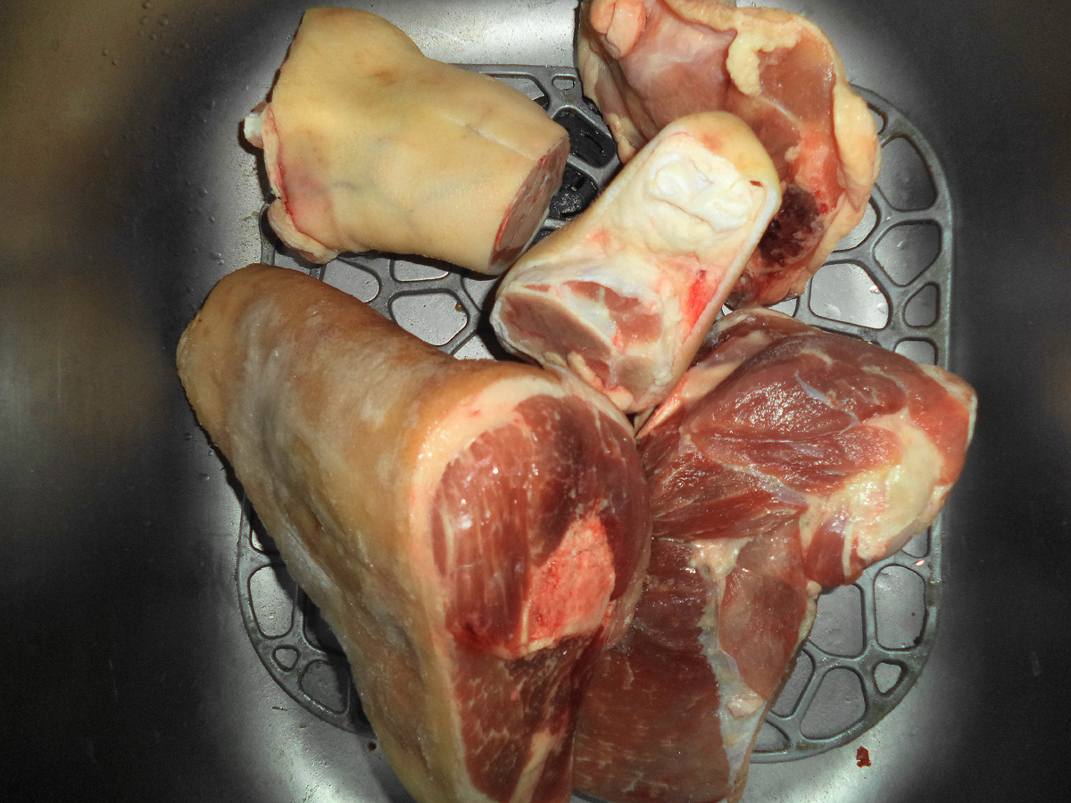 Холодец со свининой и морковью. Шаг 1.