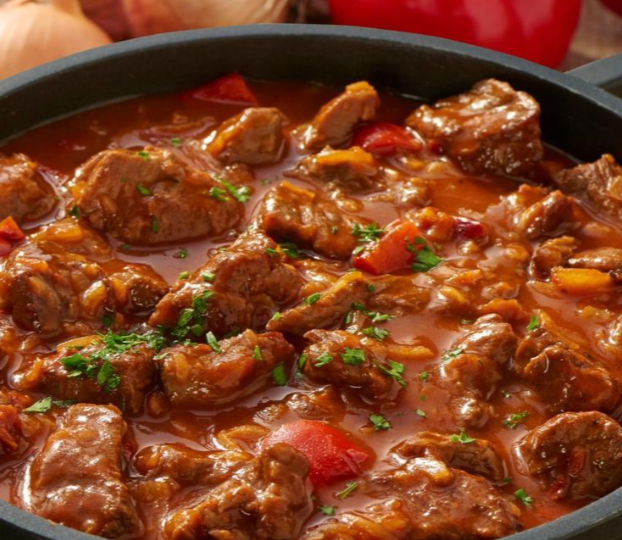 Гуляш с подливкой: как в детстве, только проще