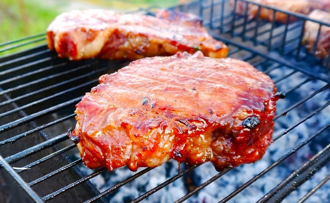 Отбивные на мангале.