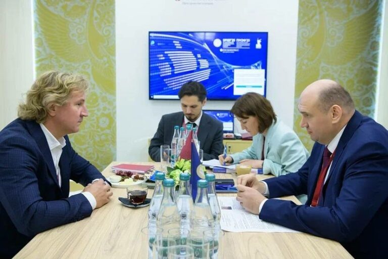    Солнцев на ПМЭФ обсудил перспективы создания завода в Орске по переработке каолина Андрей Севостьянов