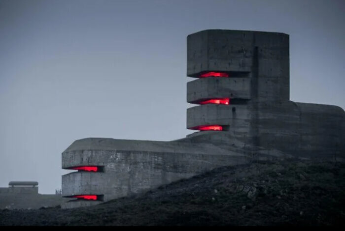 Немецкая наблюдательная башня на острове Гернси. Источник: www.reddit.com/r/evilbuildings