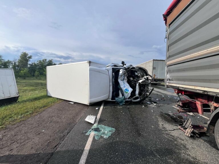    В Сакмаре при столкновении четырёх грузовиков погиб водитель Hyundai Андрей Севостьянов