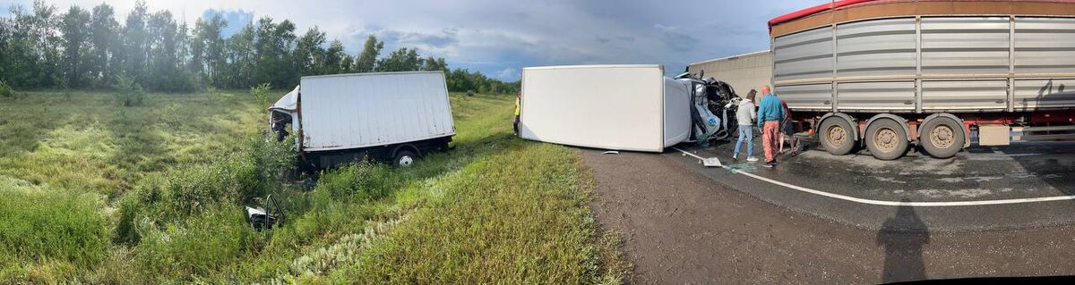    В Сакмаре при столкновении четырёх грузовиков погиб водитель Hyundai Андрей Севостьянов