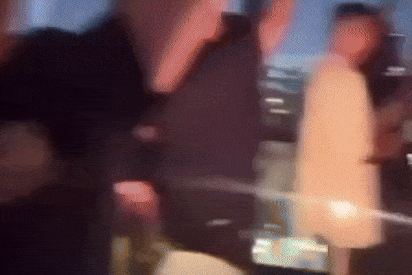    Состоятельные иранцы с алкоголем и музыкой отмечают израильские удары по зданиям КСИР в Тегеране. Источник: ТГ-канал "Димитриев"